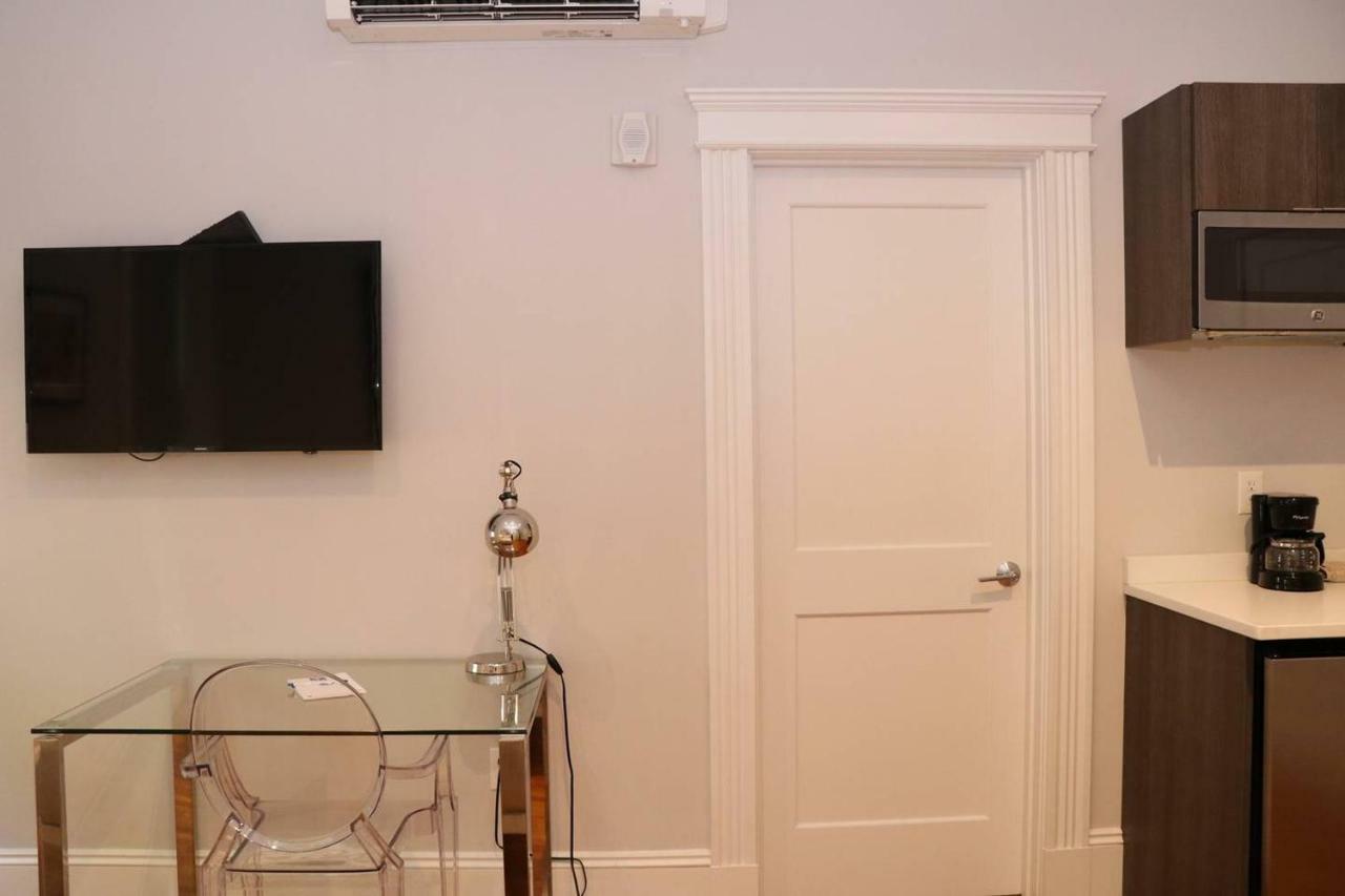 A Stylish Stay W/ A Queen Bed, Heated Floors.. #15 Brookline Exteriér fotografie