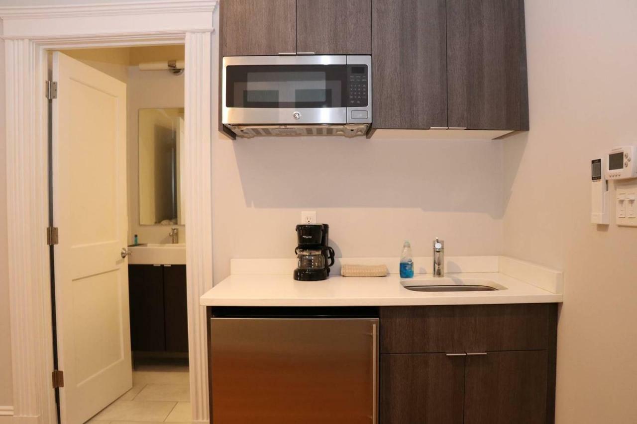 A Stylish Stay W/ A Queen Bed, Heated Floors.. #15 Brookline Exteriér fotografie