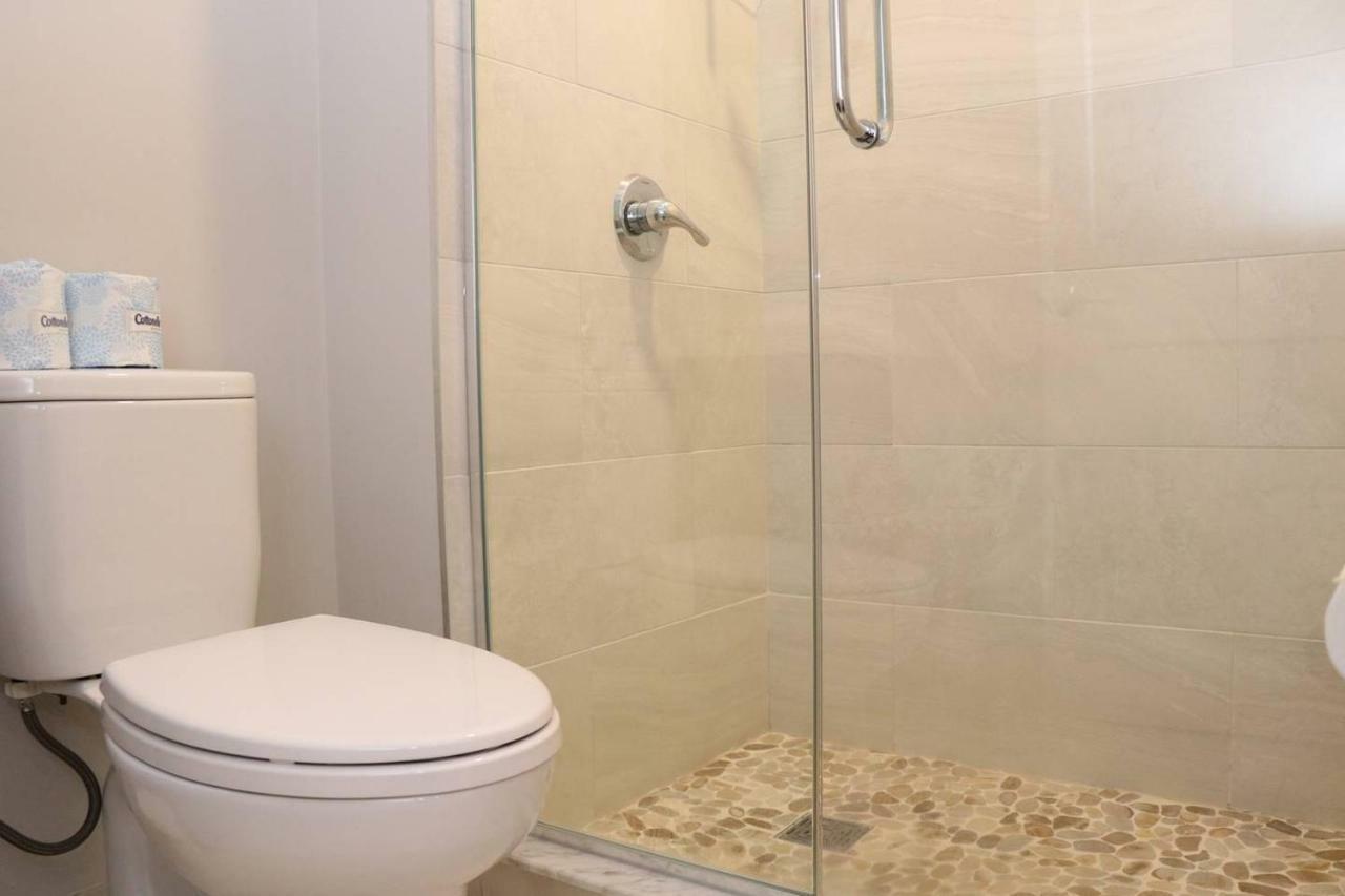 A Stylish Stay W/ A Queen Bed, Heated Floors.. #15 Brookline Exteriér fotografie